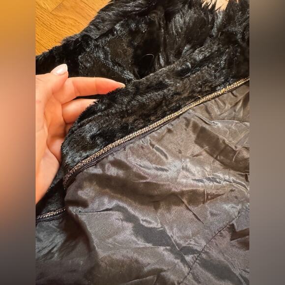 60s Vintage Black Velvet Princess Coat with Faux Fur Hem - Picture 9 of 10